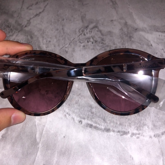 New Michael Kors 2048 (Mae) Sunglasses - Picture 2 of 5